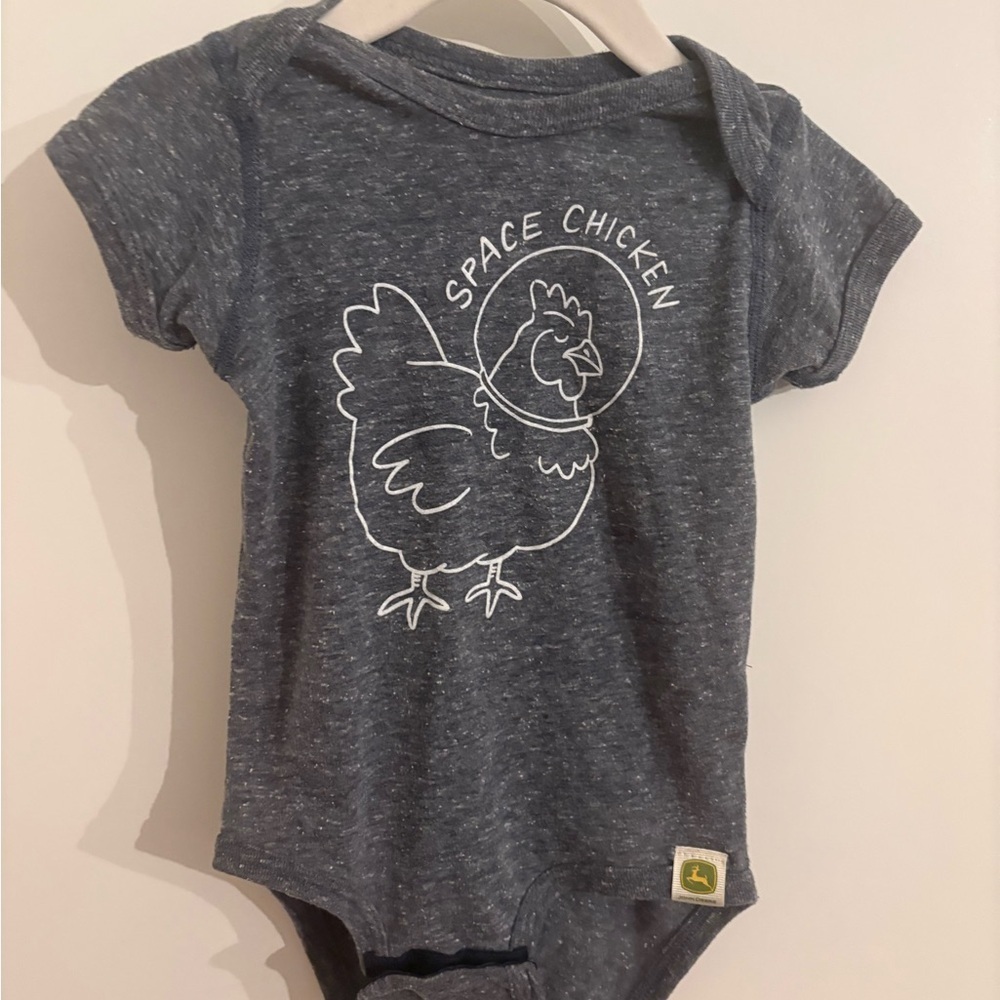 ๐ป JOHN DEERE SPACE CHICKEN ONESIE 12M